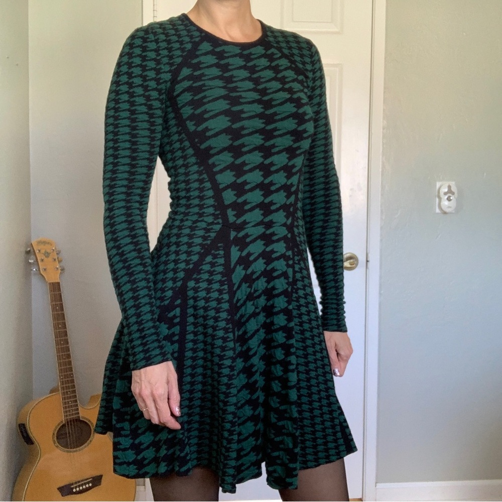 Torn by Ronnie Kobo green & black long sleeve houndstooth mini dress, si…
